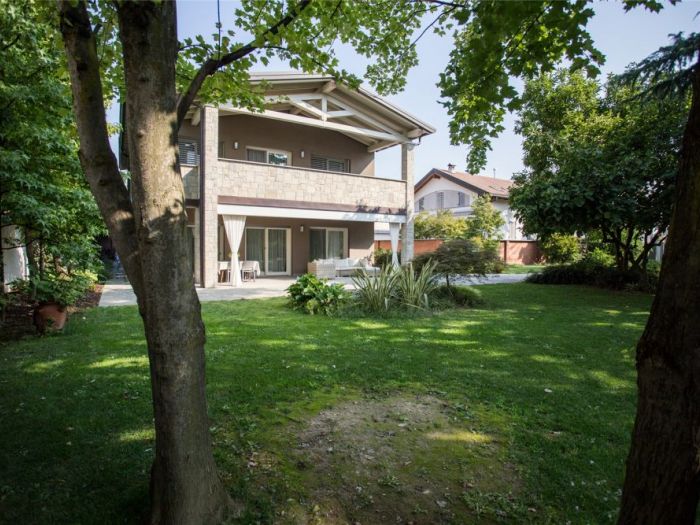 Archisio - Architrevi Studio Maridati - Progetto Ristrutturazione villa bifamiliareDuerre house