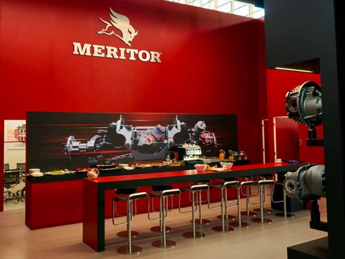 Archisio - Carmadesign srl - Progetto Meritor exhibition vertical display