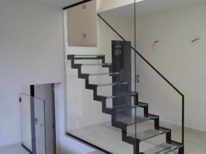 Archisio - Vetreria Dimensione Vetro - Progetto Parapetti e scale pensiline in vetro porte calpestabili e vetri decorati
