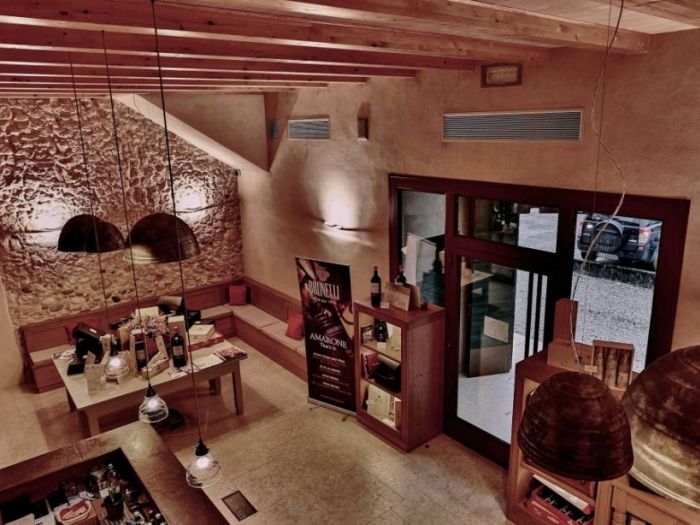 Archisio - Monica Arpesani - Progetto Wine shop valpolicella