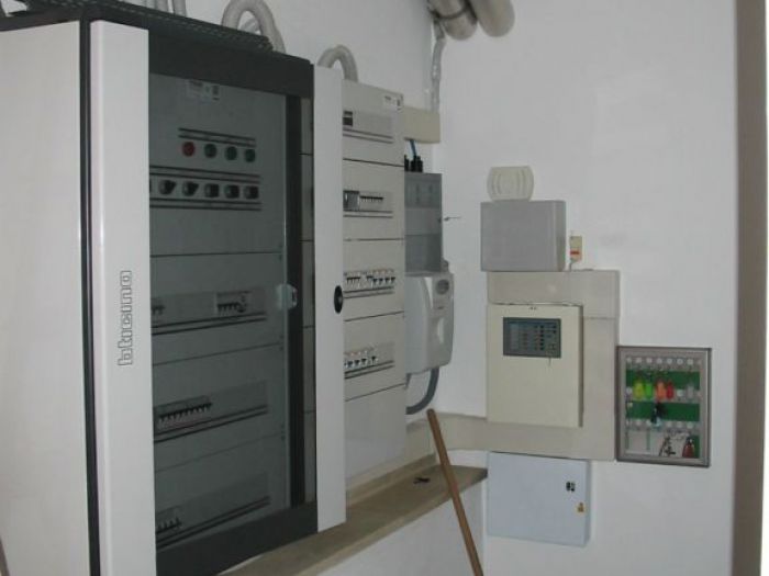 Archisio - Modernaluce Impianti Elettrici - Progetto 2005 lissone ufficio terziario