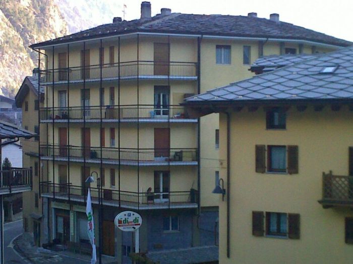 Archisio - Bandiera Carmelo - Progetto Restauro condominio su facciata