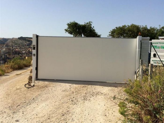 Archisio - Serramenti Puglisi srl - Progetto Cancelletti estensibili e cancelli