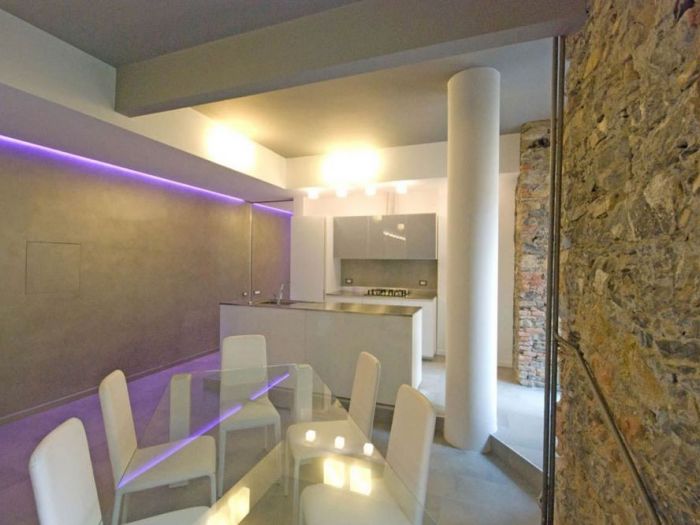 Archisio - Roberto Silvestri - Progetto Pietra acciaio e led una casa dai contrasti vivi