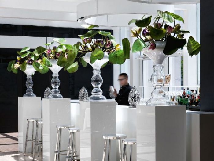 Archisio - Jupiter International srl - Progetto Set arrangement - composizioni floreali