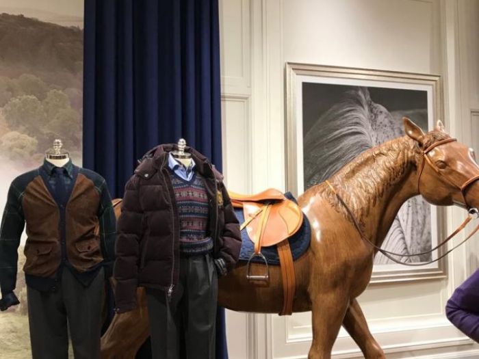 Archisio - Isidera - Progetto Allestimento di eventi e showroom - tende su misura