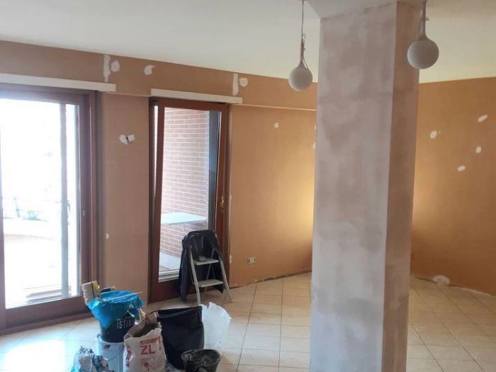 Archisio - Mani Srl Ristrutturazini - Progetto Tinteggiatura e posa in opera pavimento spc appartamento roma zona terrazze del presidente