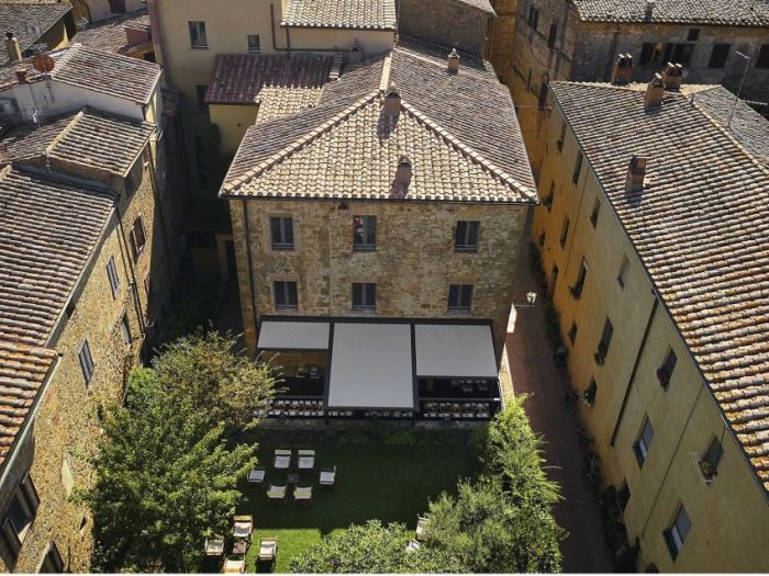 Archisio - Matteo Castelli Fotografia - Progetto Fanani tende alla bandita in town di pienza