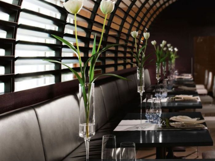 Archisio - Jupiter International srl - Progetto Set arrangement - composizioni floreali