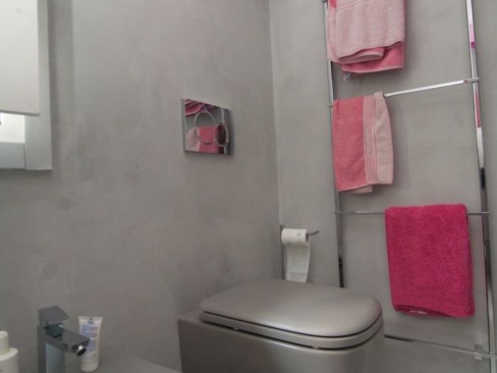 Archisio - Dekotec srl - Progetto Rivestimento in cemento spatolato su pavimentazione interna ed esterna di una villa privata a marina di pietrasanta