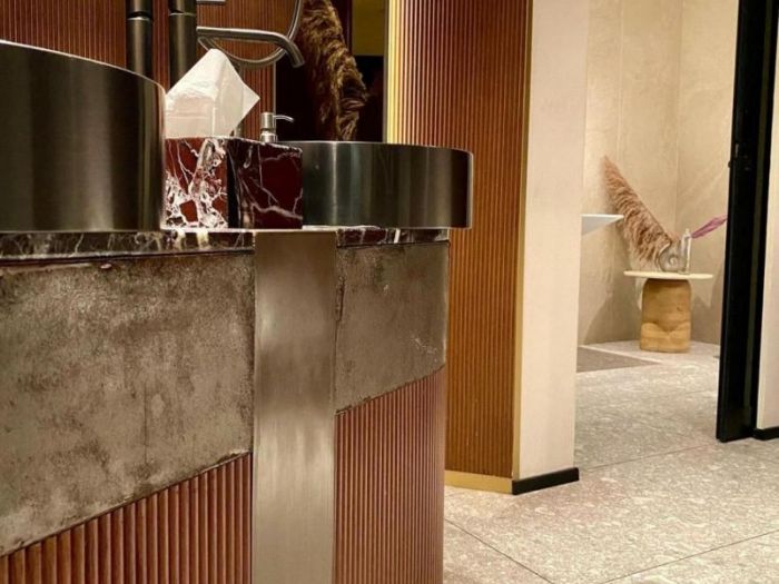 Archisio - Zeno Decorazioni - Progetto Il metallo fuso per bagni di design