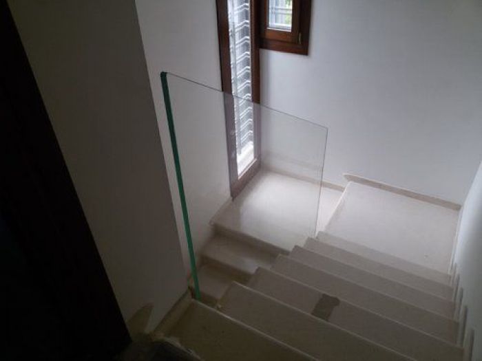 Archisio - Vetreria Dimensione Vetro - Progetto Parapetti e scale pensiline in vetro porte calpestabili e vetri decorati