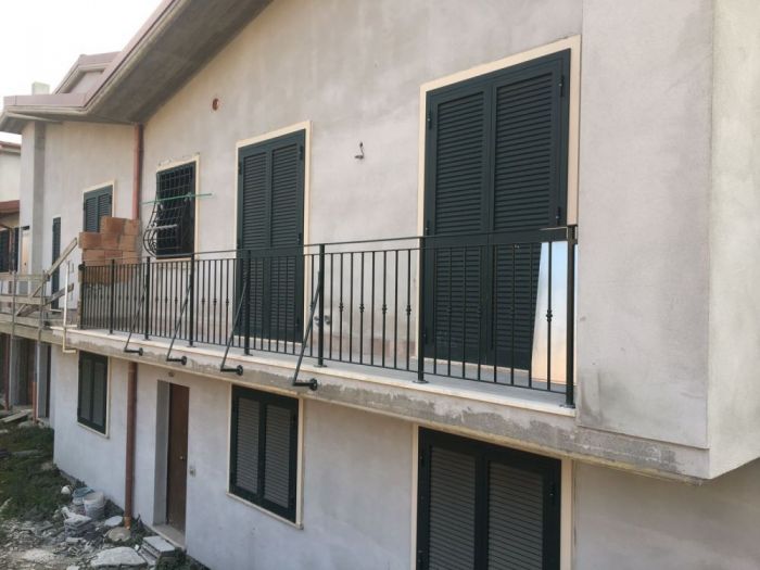 Archisio - Domus Finestre Snc - Progetto Lavorazione ferro e pronto intervento fabbro per grate