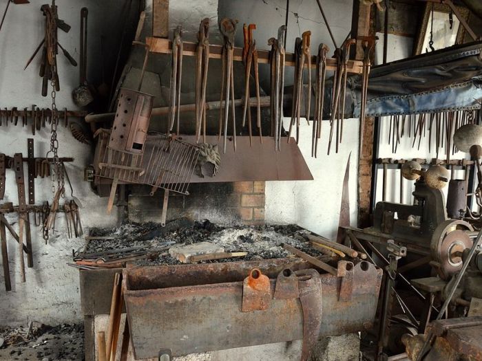 Archisio - Fabbro Officina Martini Di Mancino Rocco - Progetto Oggetti usati nella lavorazione