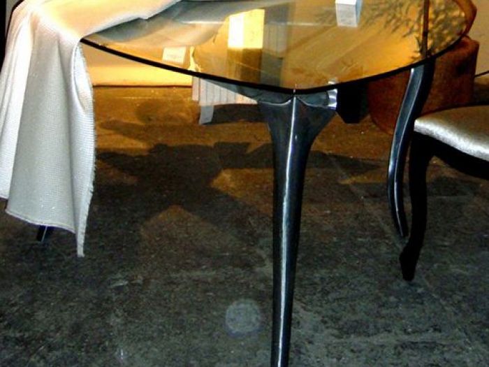 Archisio - Simone Ciuffini - Progetto Progettazione e creazione di un tavolo in acciaio e cristallo