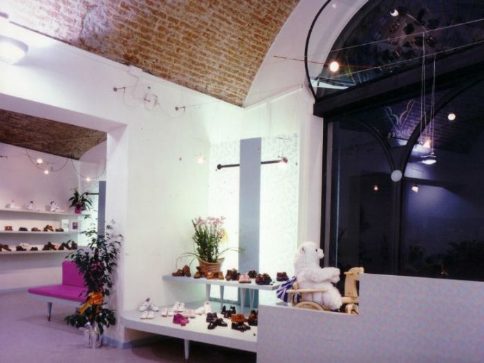 Archisio - Studio Di Architettura Mannelli - Progetto Bully boys calzature per bambini pistoia italy