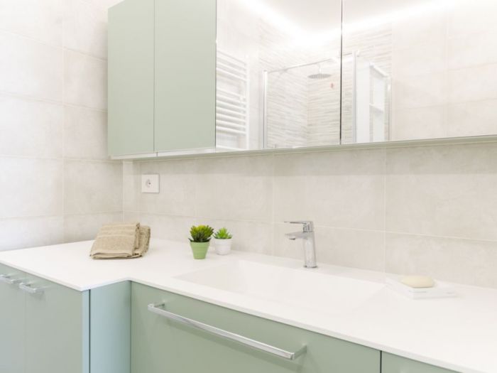 Archisio - Gilardi Interiors On Staging - Progetto Il bagno per gli ospiti nasconde la lavanderia