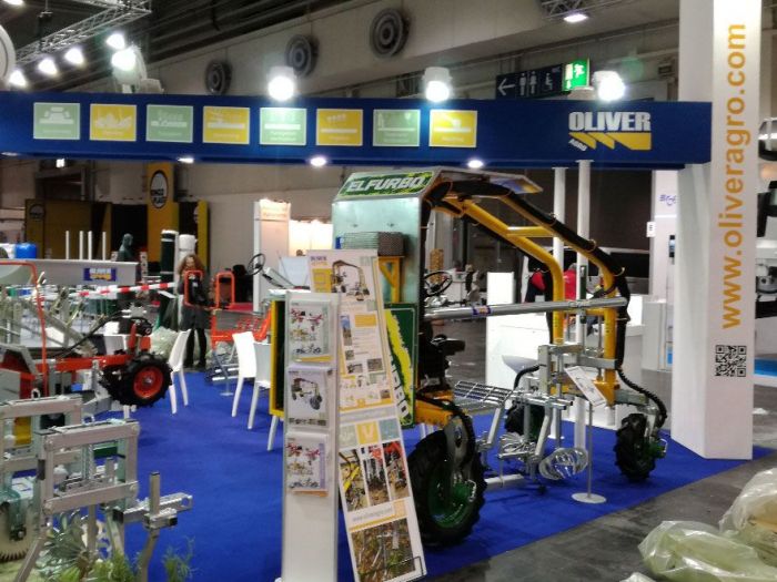 Archisio - Calmaggiorestudio - Progetto Stand design