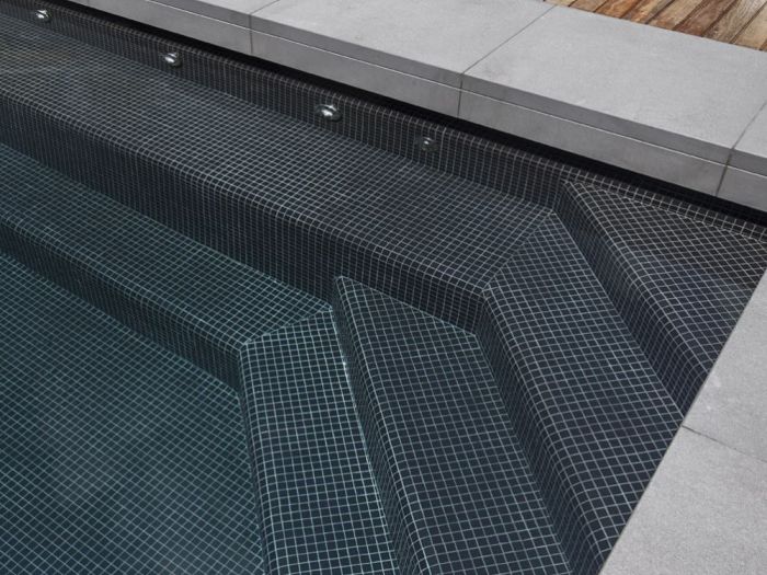 Archisio - Soldi Piscine - Progetto Piscine mosaico e sfioro