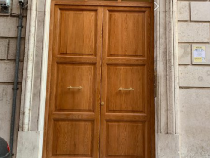 Archisio - Arte Del Legno 86 Snc - Progetto Portone condominiale monumentale in massello di lamellare di rovere in via flavia n077 zona ludovisi rione sallustiano