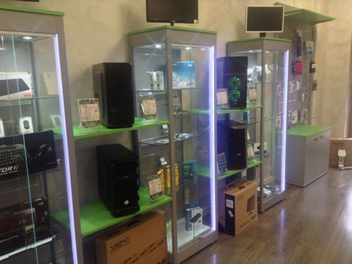 Archisio - Imetallici Di Taverna Andrea Taverna - Progetto Allestimento negozio computer