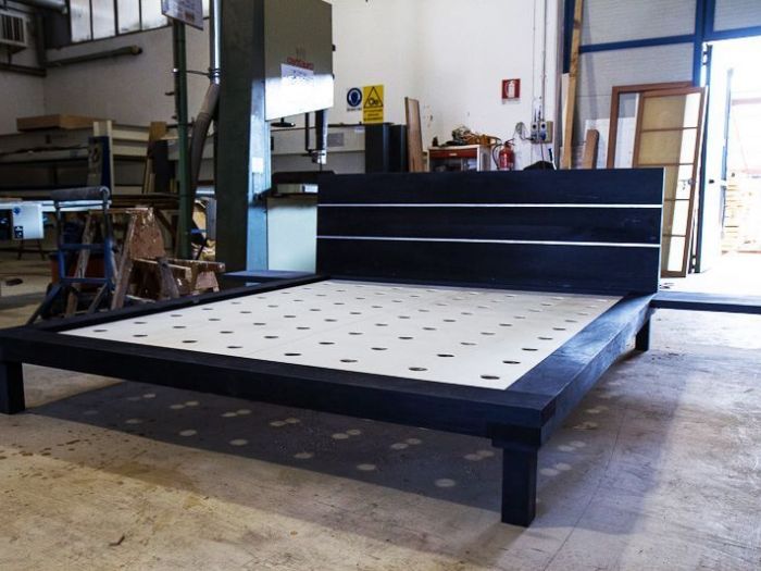 Archisio - Onda Arredamenti - Progetto Tavolini sedie mensole armadi arredo casa e rivestimento in legno per yacht