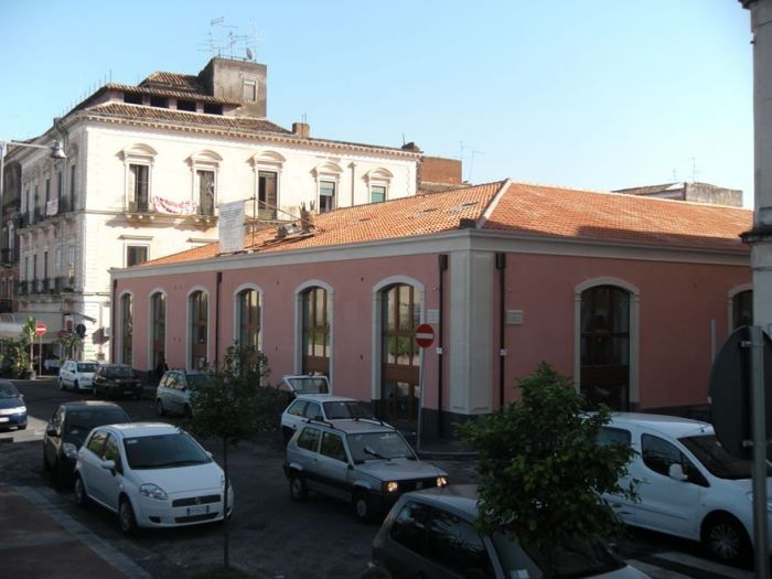 Archisio - Gilles Patrice Arch Todaro - Progetto Demolizione e ricostruzione di un edificio residenziale e commerciale