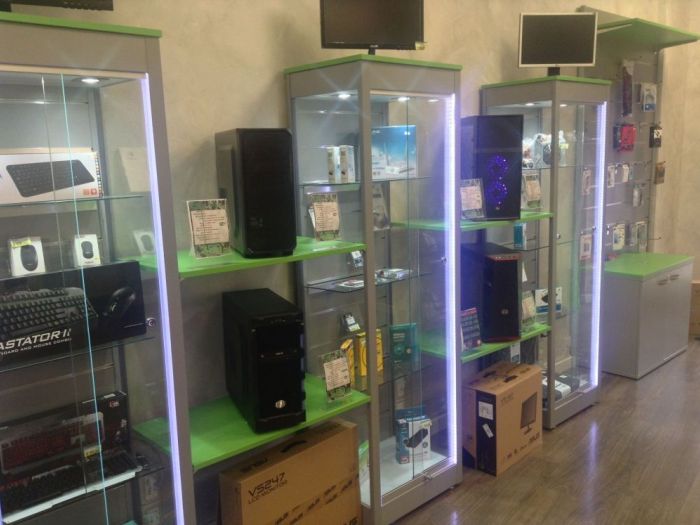 Archisio - Imetallici Di Taverna Andrea Taverna - Progetto Allestimento negozio computer