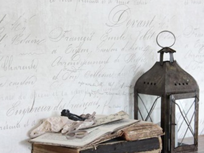 Archisio - Latelier Dello Shabby - Progetto Carta da parati crema con scritte