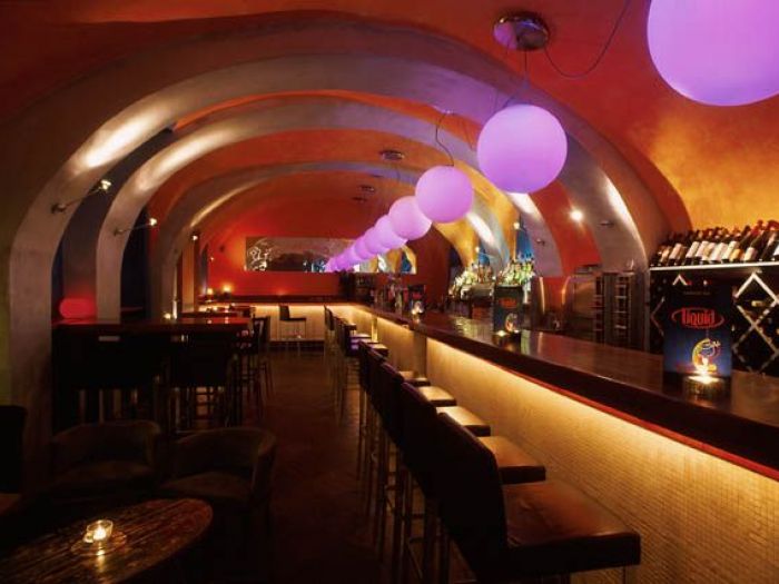 Archisio - Luxurysign - Progetto Liquid bar ad alassio Il primo bar in italia a gestione cromatica votato per tre anni come miglior bar ligure