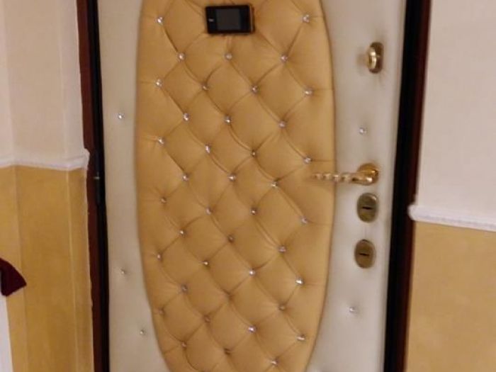 Archisio - Tappezzeria Fiorentina - Progetto Porte e tavoli tappezzati