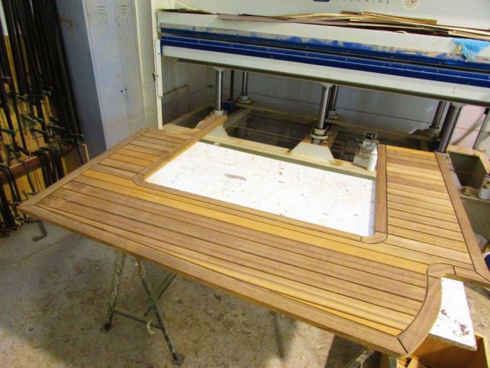 Archisio - Onda Arredamenti - Progetto Tavolini sedie mensole armadi arredo casa e rivestimento in legno per yacht