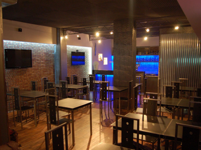 Archisio - Officine Architetti - Progetto Favelas pub