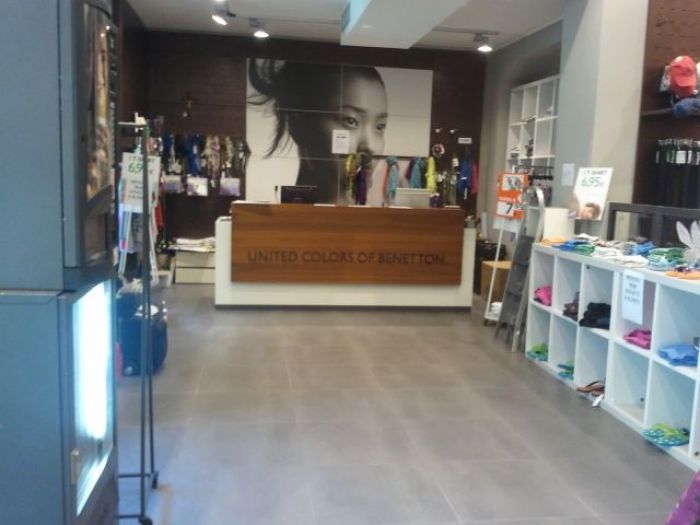 Archisio - Errico Gaglianese - Progetto Realizzazione punti vendita benetton e sisley di catanzaro