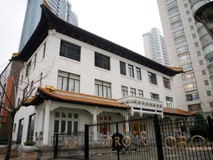 Archisio - Francesco Ruffini - Progetto Progetto coordinamento opere e direzione artistica per la ristrutturazione completa delledificio storico oltre a gestione acquisti arredamento design esclusivoi e illuminazion di villa oro shanghai cina