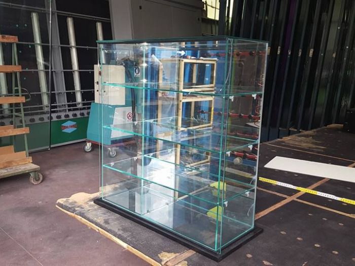 Archisio - Tortoglass - Progetto Vetrine sportelli cucine vetrate