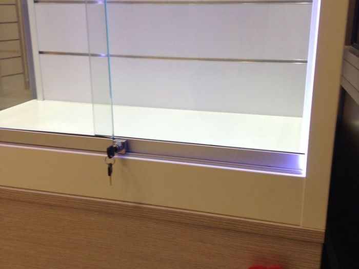 Archisio - Imetallici Di Taverna Andrea Taverna - Progetto Arredamento negozio