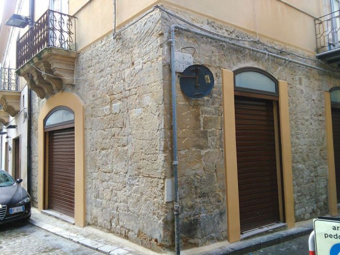 Archisio - Giovanni Di Carlo - Progetto Ristrutturazione di un locale nel cento storico di caltanissetta