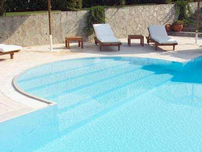 Archisio - Poolstech srl - Progetto Scale per piscine vendita e montaggi