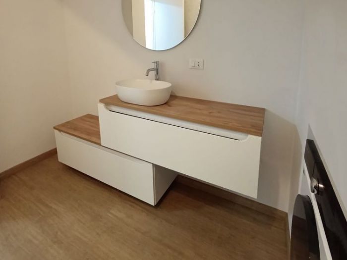 Archisio - Mani Srl Ristrutturazini - Progetto Realizzazione bagno di servizio presso appartamento sito in roma zona acilia