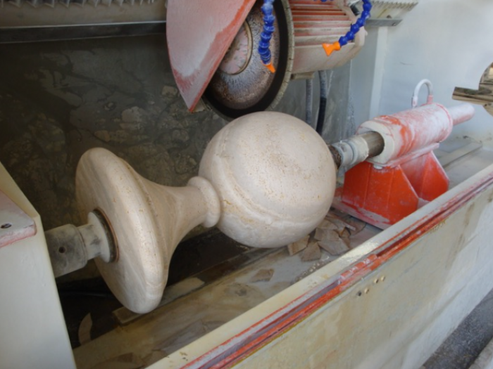 Archisio - Fenucci Marmi - Progetto Colonne e sfere in marmo