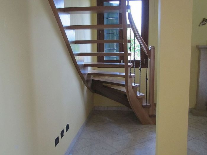 Archisio - Falegnameria Decrestina Pierluigi - Progetto Scala in noce