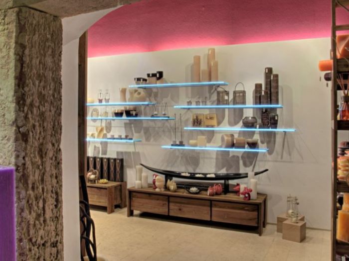 Archisio - Dario Poles - Progetto Interior design negozio candele trento