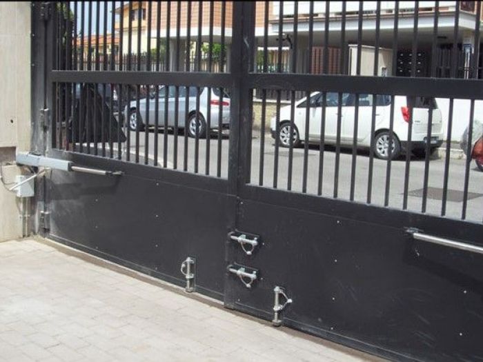 Archisio - Ingegnere Ferdinando Mangiavacchi - Progetto Lavori di salvaguardia con muri di contenimento e installazione di nuovi cancelli a tenuta idraulica