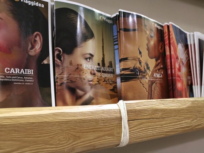 Archisio - Studio Ferretti - Progetto Progetto di ristrutturazione negozio per allestimento di agenzia viaggi