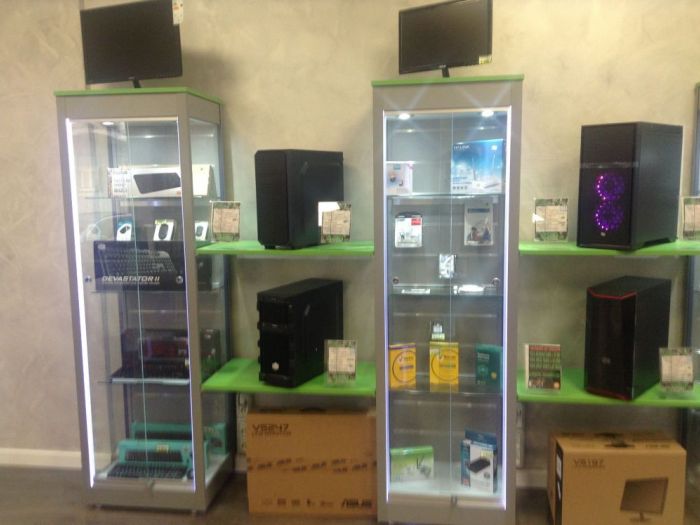 Archisio - Imetallici Di Taverna Andrea Taverna - Progetto Allestimento negozio computer