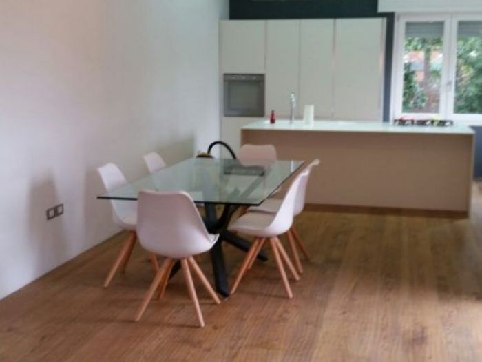 Archisio - Sofim Srl Soluzioni E Finiture Immobiliari - Progetto Sofim Srl fornisce e posa tutti i tipi di pavimenti in legno dal massello nelle varie essenze da levigare e trattare in opera ai vari tipi di prefinito