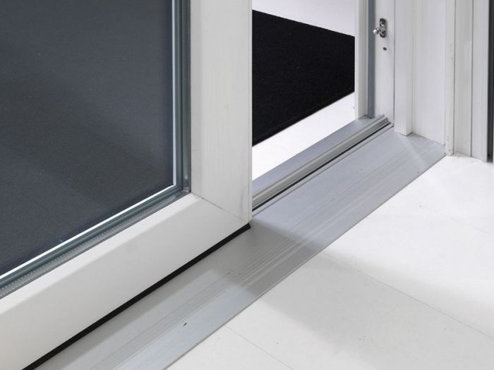 Archisio - Serramenti Puglisi srl - Progetto Infissi in pvc e porte da interni