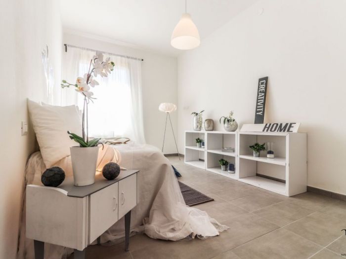 Archisio - Marina Ghedini - Progetto Home staging full con mobili di cartone