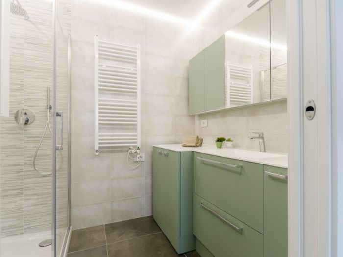 Archisio - Gilardi Interiors On Staging - Progetto Il bagno per gli ospiti nasconde la lavanderia